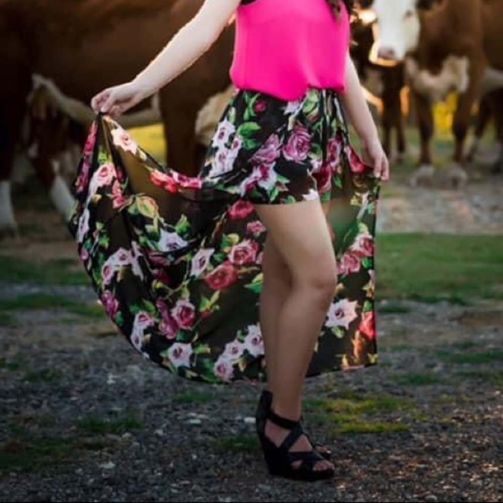 Floral shorts with train